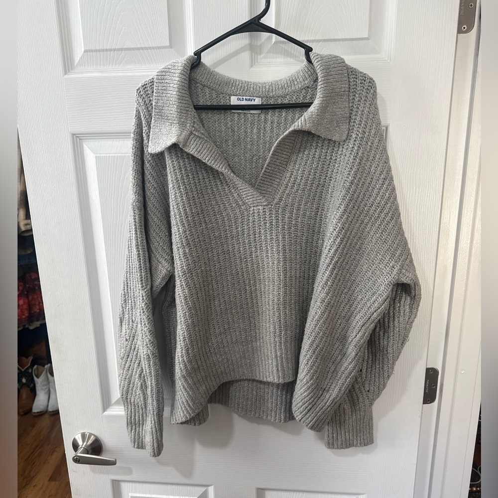 Old Navy Light Gray V-Neck Sweater